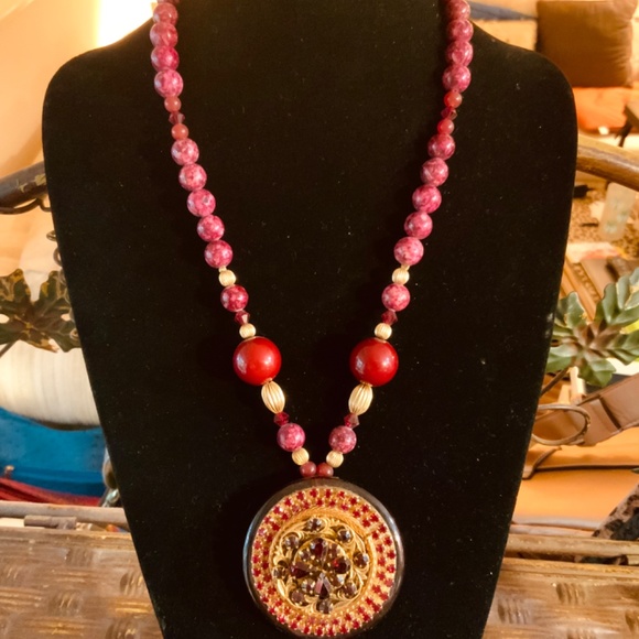 HANDMADE VINTAGE PENDANT STATEMENT NECKLACE Filagree Garnet Crystal Stone Beads - Picture 11 of 11